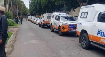 Picture of a street with JMPD vehicles
