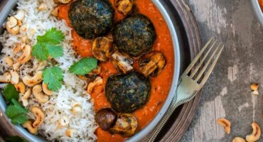 Mushroom and spinach koftas in creamy curry sauce