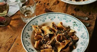 Hungarian paprikash with chestnut mushrooms and crème fraîche