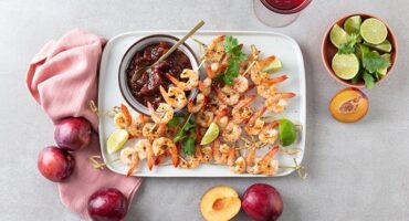 Grilled prawns with spicy plum and lime dipping sauce