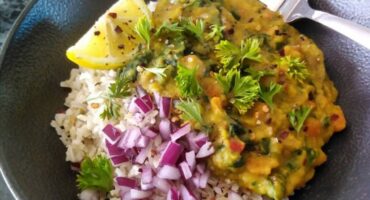 Meat-free Monday: Red lentil and spinach curry with fresh ginger