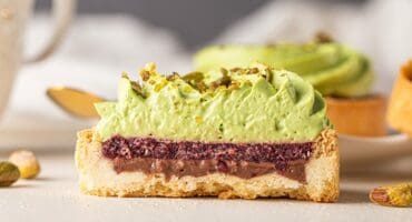 Creamy avocado and pistachio tart with cream cheesepeople talking after the first bite