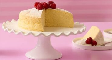 Lemon cloud cake with Greek yoghurt