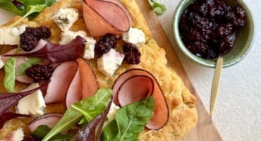 Gypsy ham, gorgonzola and blackberry flatbread