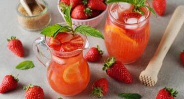 Strawberry, lemon and mint sangria