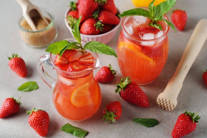 Strawberry, lemon and mint sangria
