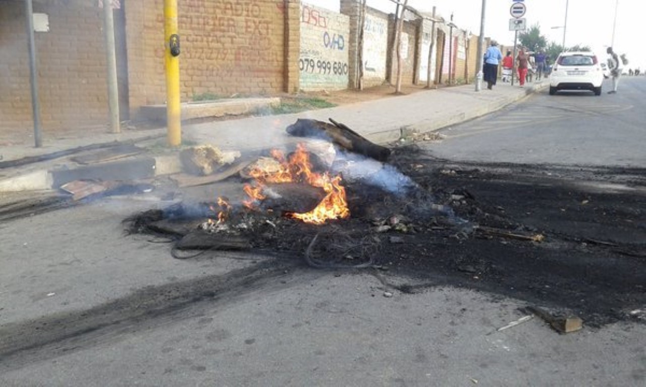 Service delivery protest hits Pennyville | Soweto Urban