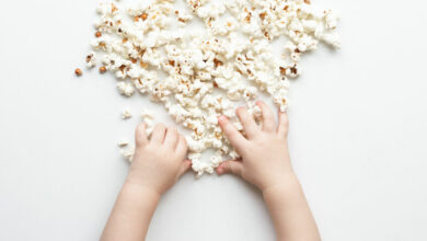 Make a simple and fun popcorn craft with your kids
