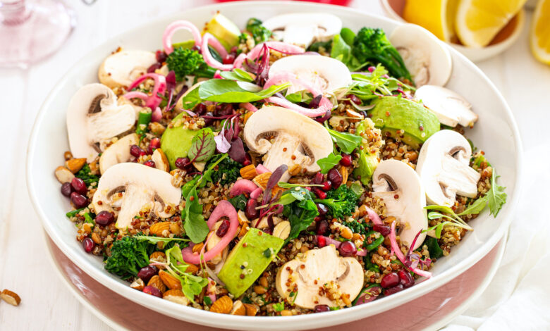 10 OCTOBER - MEATLESS MONDAY - Raw mushroom superfood salad