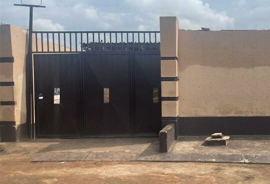 A victim shot in the lower back, Sanele Manyoni relayed the incident to Urban News and said everything happened so fast.