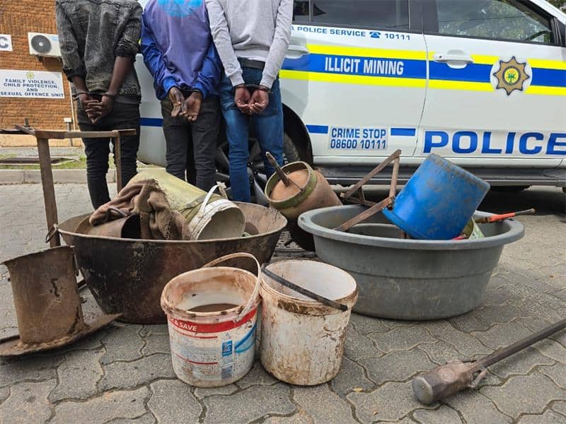 During the nationwide Vala Umgodi Operations, 1,857 suspects were arrested, and more than 100 diamonds were seized.
