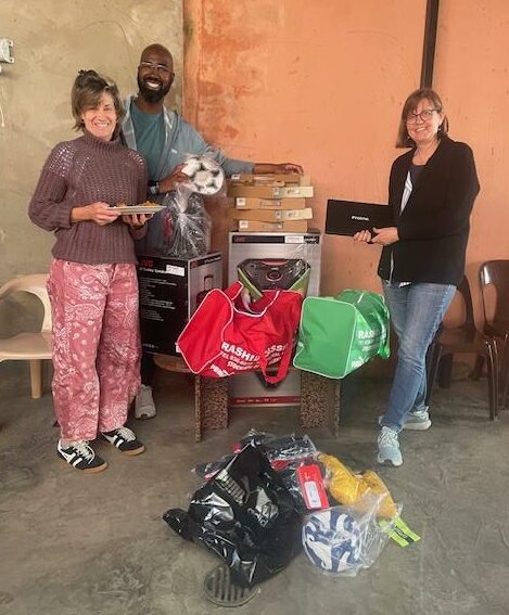 Partnering with Edu Africa, they donated laptops, soccer gear, and essential school equipment to Emshukantambo Secondary School while engaging in cultural exchange and volunteer work.