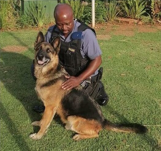 This comes after three suspects who were attempting to rob a lady of her cellphone.