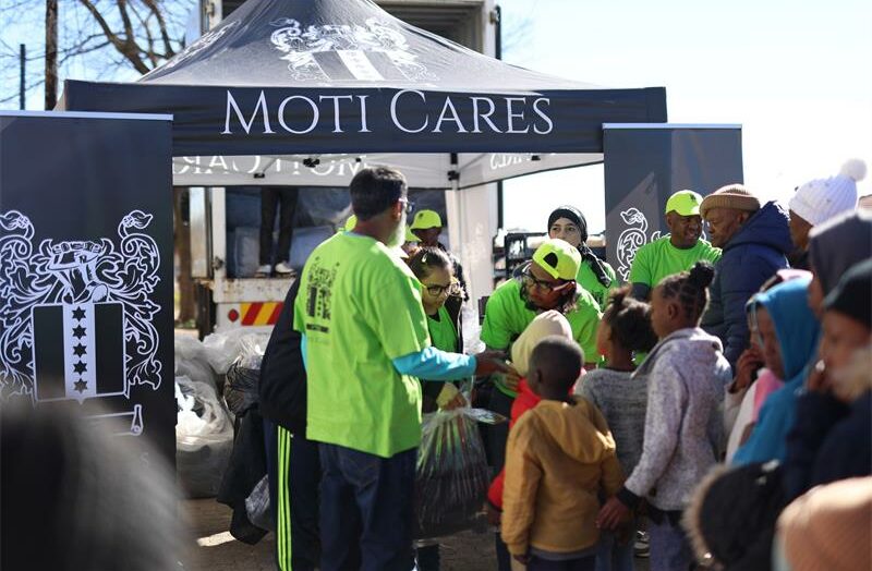 As part of its Winter Drive, the Moti Cares Foundation distributed 2,000 blankets and loaves of bread to residents in Dlamini and Orlando East to help families face the cold.