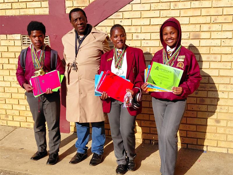 New awards at Emshukantambo boost morale for Grade 12s before prelims.