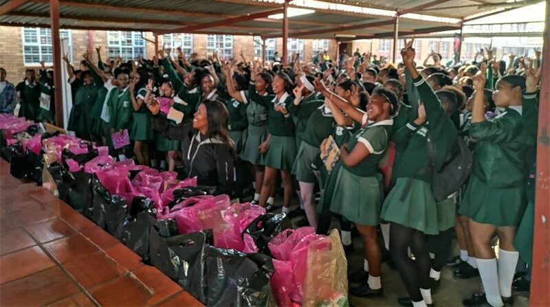 Sisterhood Foundation SA, in partnership with YFM, visited Eldomaine High School to educate girls on feminine hygiene, period poverty, and health, while distributing sanitary packs to support their confidence and wellbeing.