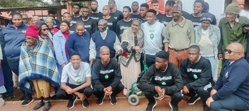 Head coach Arthur Zwana said the visit was aimed at showing care, encouragement, and appreciation for the community’s seniors.