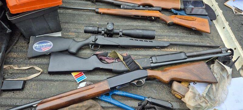 Doornkop police were patrolling around Lufhereni area when they came across a suspicious looking Toyota hilux with six occupants that include two women and four men.