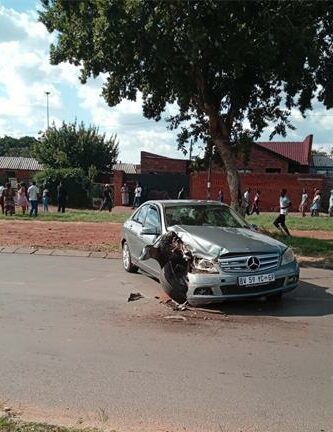 During the transit robbery attempt, a silver Mercedes Benz collided with a cash van Kutlwano Mosiapoa The SAPS responded to a cash-in-transit robbery and attempted murder incident in Kliptown on February 2.