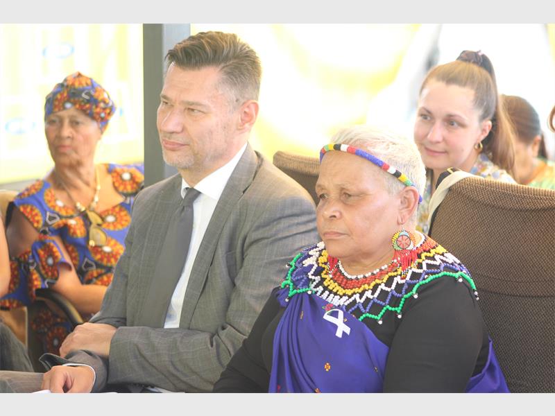 Community connects with Ukrainian artists through storytelling and performance.
