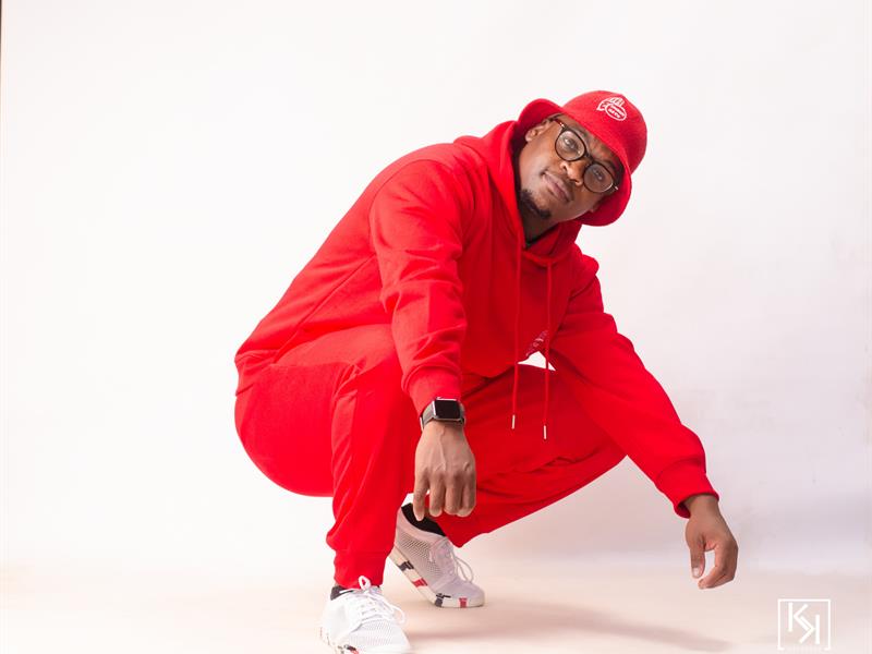 DJ Kwame has dropped his latest single, Thumela Incwadi, a heartfelt collaboration with Vaal vocalist Bonolo Madlongolwane, blending Afrotech sounds with a powerful message about love, family and respect.