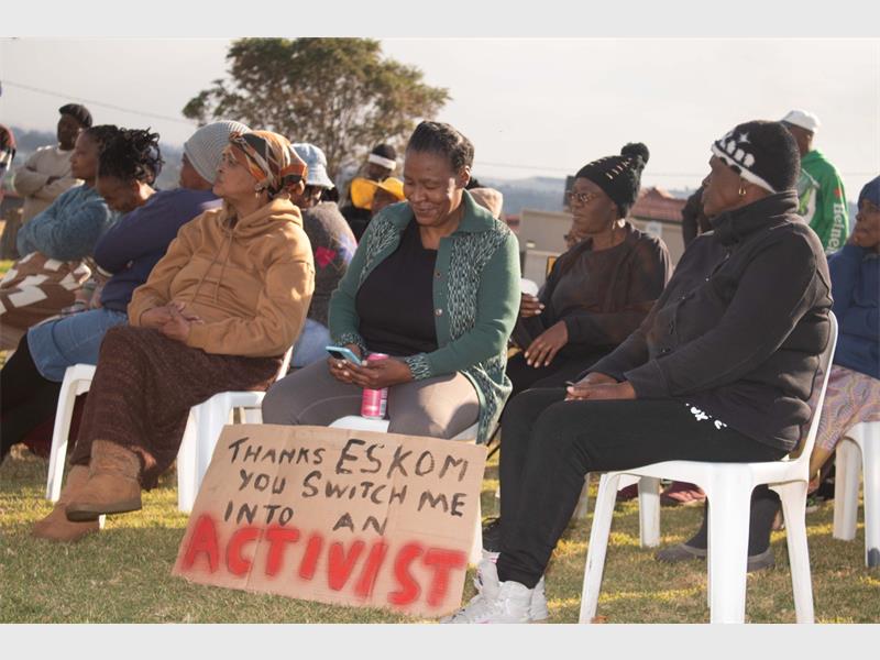 After the continuous power outages in Soweto, the Meadowlands Task Team decided to host a meeting, aimed at bringing solutions on how service delivery can be improved in communities.