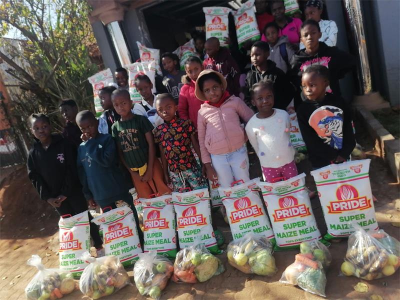 Winny Radebe Foundation brings hope to 40 orphans on Youth Day Youth Day donation brings smiles to orphans in Lufhereng In the spirit of Youth Day, the Winny Radebe Foundation donated food parcels to 40 orphans in Lufhereng Extension 1, Soweto, giving assistance to these individuals and reminding them that they are never alone. As