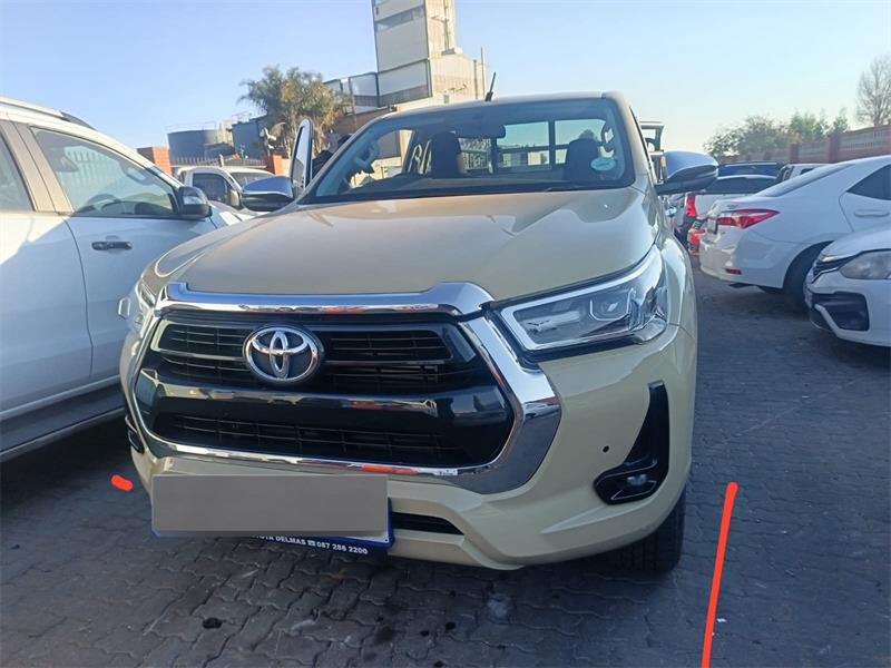 A suspect was arrested after Johannesburg Metro Police officers tracked and intercepted a stolen Toyota Hilux GD-6 during a high-speed chase on the N12 West, where the driver attempted to flee on foot before being apprehended.