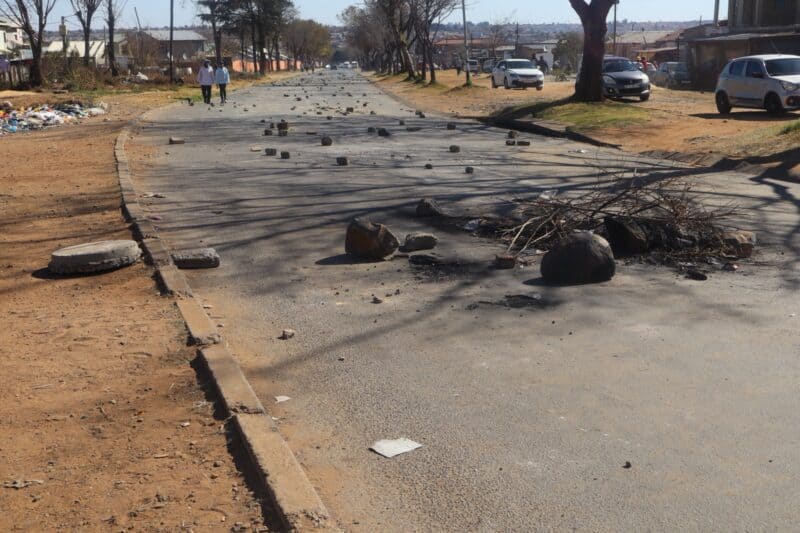 Protest action over prolonged electricity outages disrupted traffic in Kliptown and Pimville on July 18, with several key roads closed and motorists urged to use alternative routes.