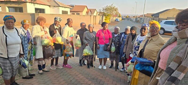 The foundation took the gogos to Jiba Lifestyle, where they were treated to a day of entertainment, food and gifts as a way of recognising and appreciating their contribution to their families and communities.