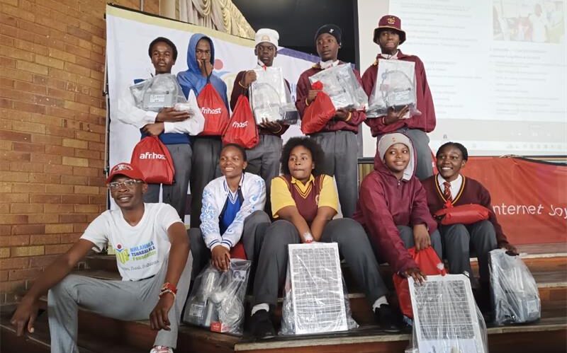 The Nhlanhla Tshabalala Foundation donated 15 solar lights to three Pimville schools to help learners study, particularly as they prepare for their final examinations.