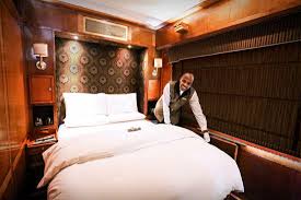 Een van die luukse kamers op die trein.