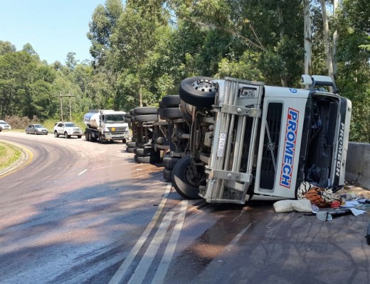 Drivers must be careful as there are diesel spilled all over the road. Photo courtesy: ER24.