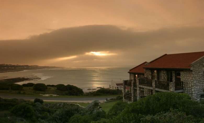 Agulhas Hotel 2 (Medium)