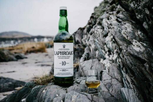 Laphroaig_DAL_10YO_Bottle_Dram_BeautyShot_Bog.jpg_V2