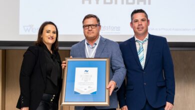 Stanley Anderson (middle), sales and operations director at Hyundai Automotive SA, receives a platinum award from Alex Boavida (left), vice chairperson of tNADA, and Mark Dommisse (righ