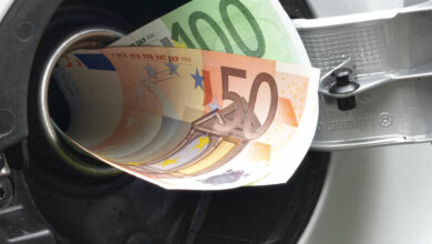 Fill up Car Tank with Banknotes