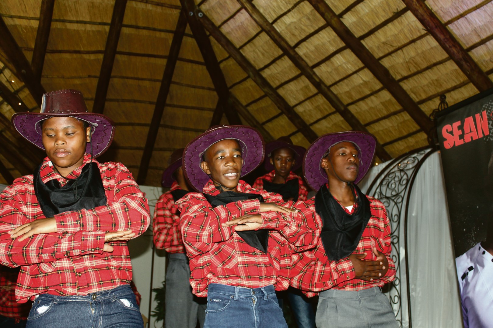 Eureka Skool se lyndansers wat tydens die damesoggend opgetree het.