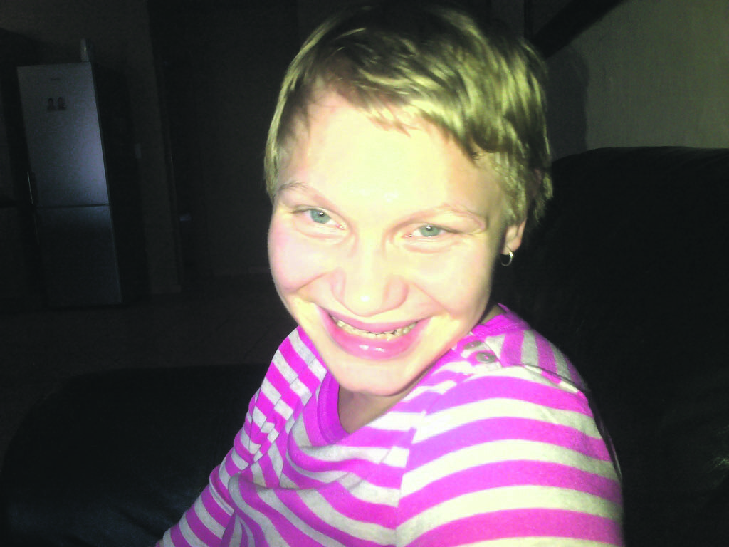 Lené Pienaar wat dringend fondse benodig vir 'n operasie om haar lewe makliker te maak.