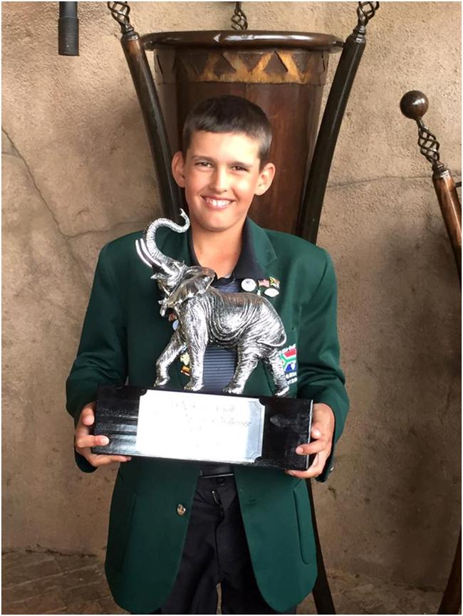 Klein OD Brits met een van die trofee wat hy onlangs ingepalm het.