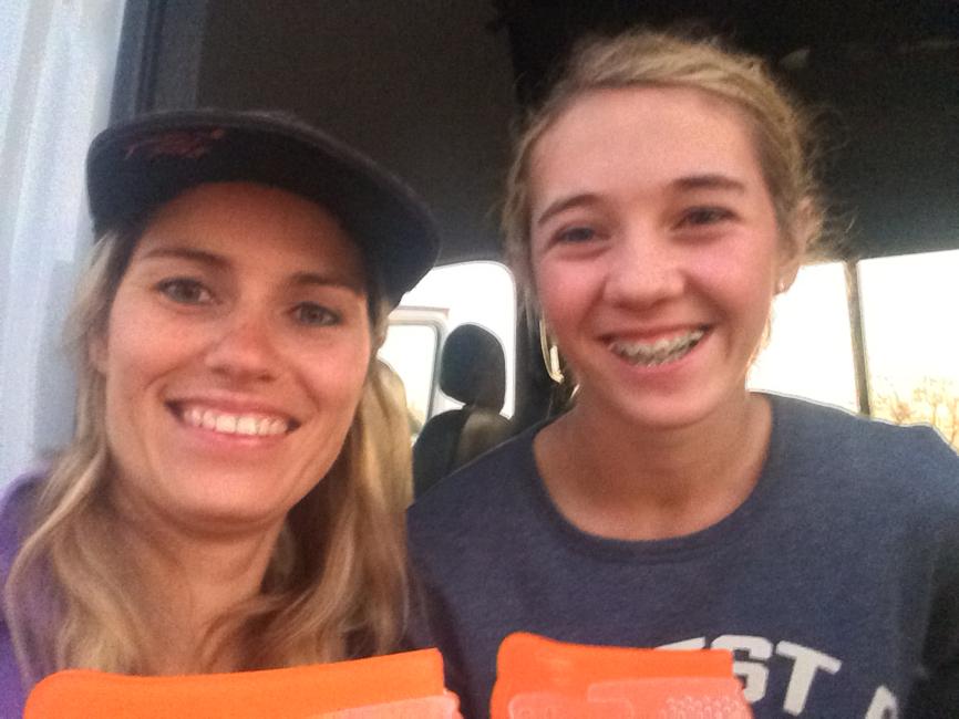 Die ma en dogter-span, Liezel en Lindie Barnard wat ander jaers op hul neuse laat kyk.