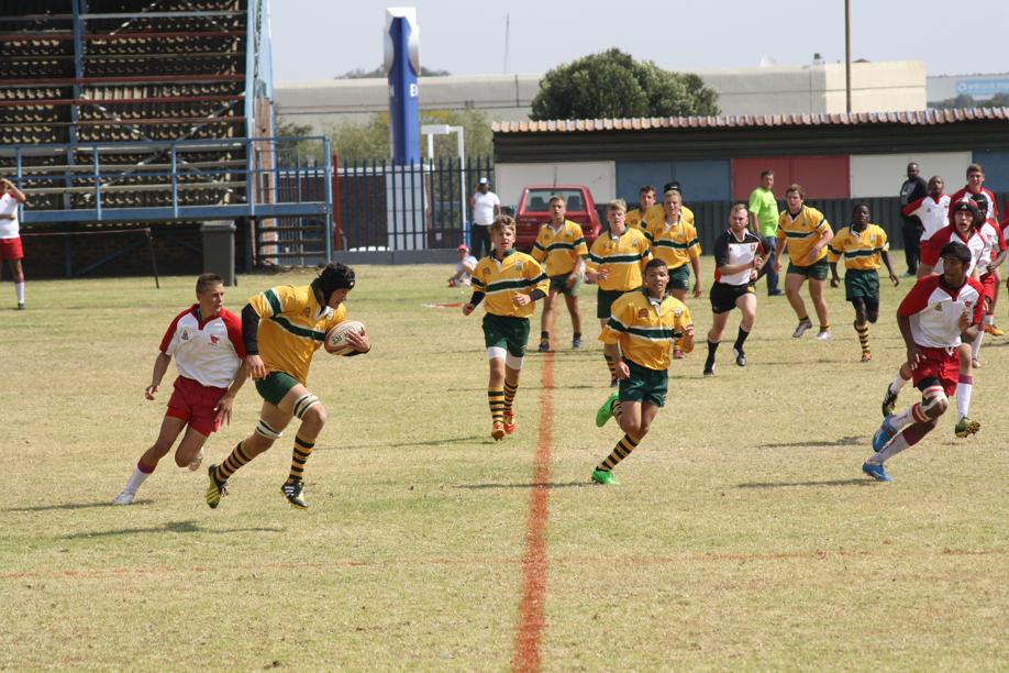 Fredrik Strydom breek weg en druk pragdrie vir Callies.