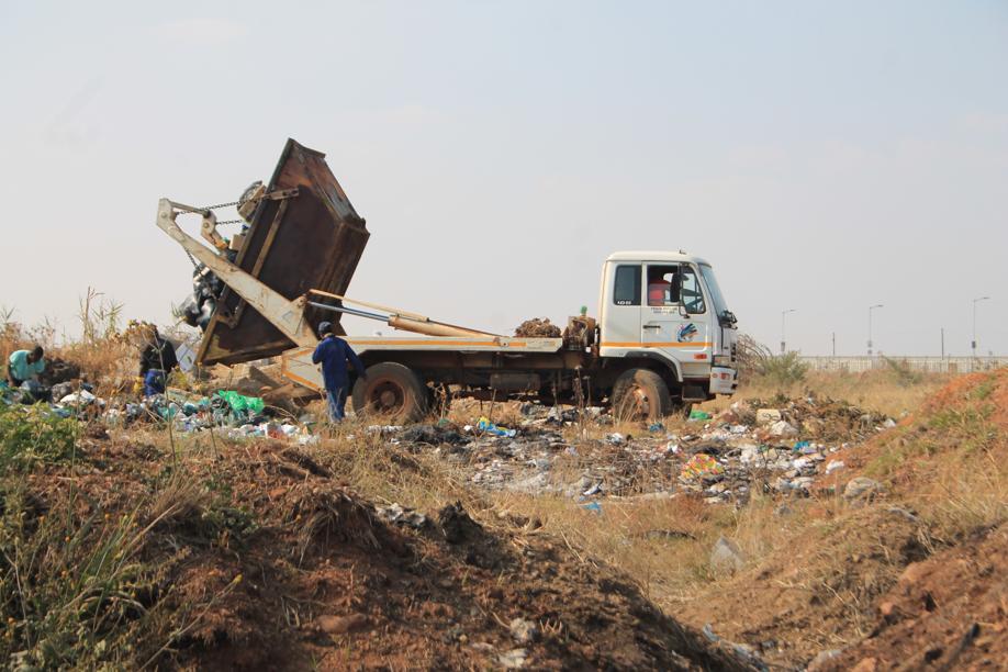 The municipal employees dumping rubbish on Monday.