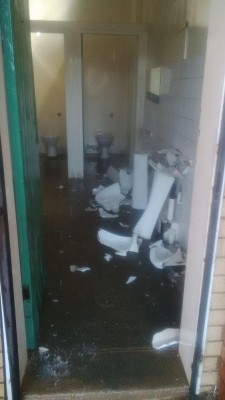 Die vandaliste het meer as R300 000 se skade aangerig.