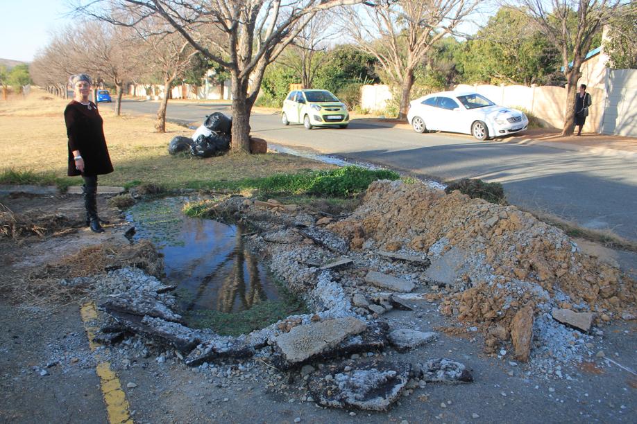 The parking area from the leakage is occurring have been dug up, but water was still leaking during the past week. Ms Anett Venter has complained about the problem for several months.