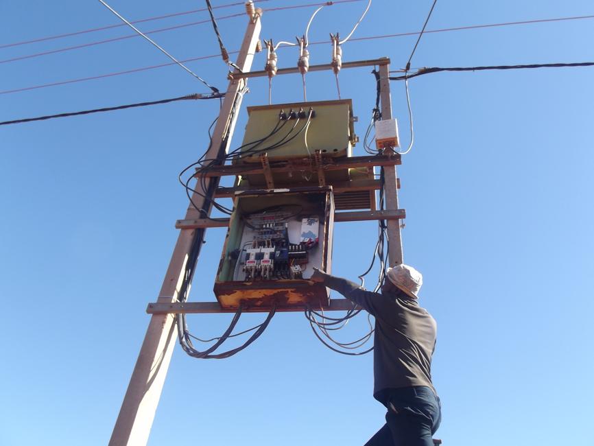 Resident demonstrate how he risks his life