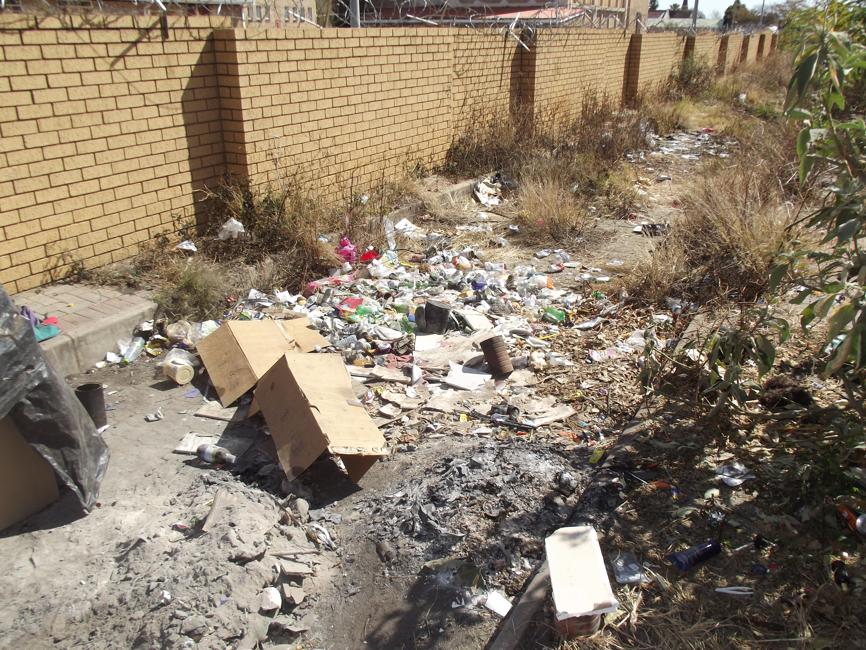 The view of the dirty area in Gold Street