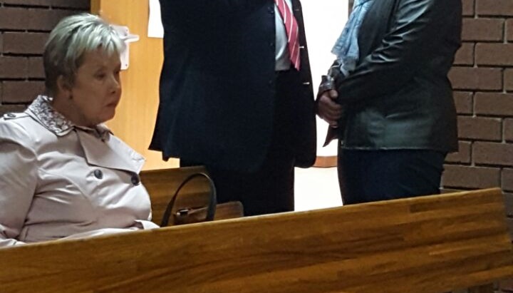 Dr. Deon Kotze se vrou, Anida is tans besig om te getuig.