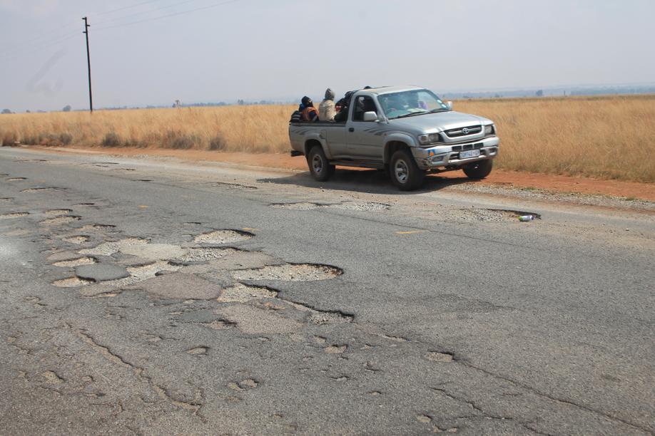 This road between Blybank and the P111 road is so full of dangerous potholes that motorists have to drive on the side of the road.