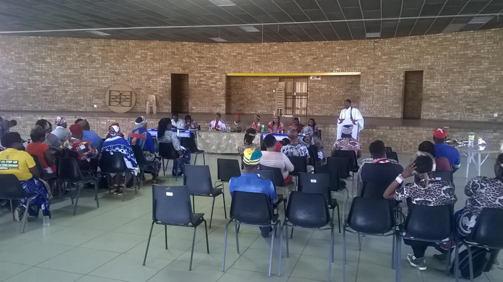 The Merafong Faith­ and Traditional Healers gathered at the Molatlhegi hall in Kokosi to discuss bogus traditio­ nal healers.